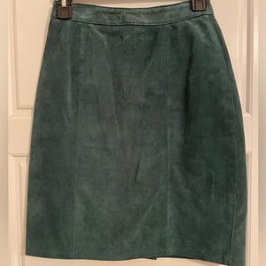 Elegant Green Suede Skirt